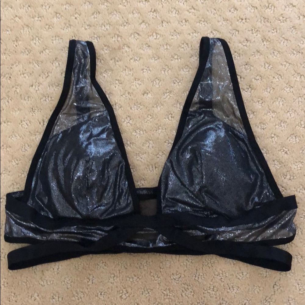 Victoria’s Secret Silver Strappy Bralette (L) *NEW